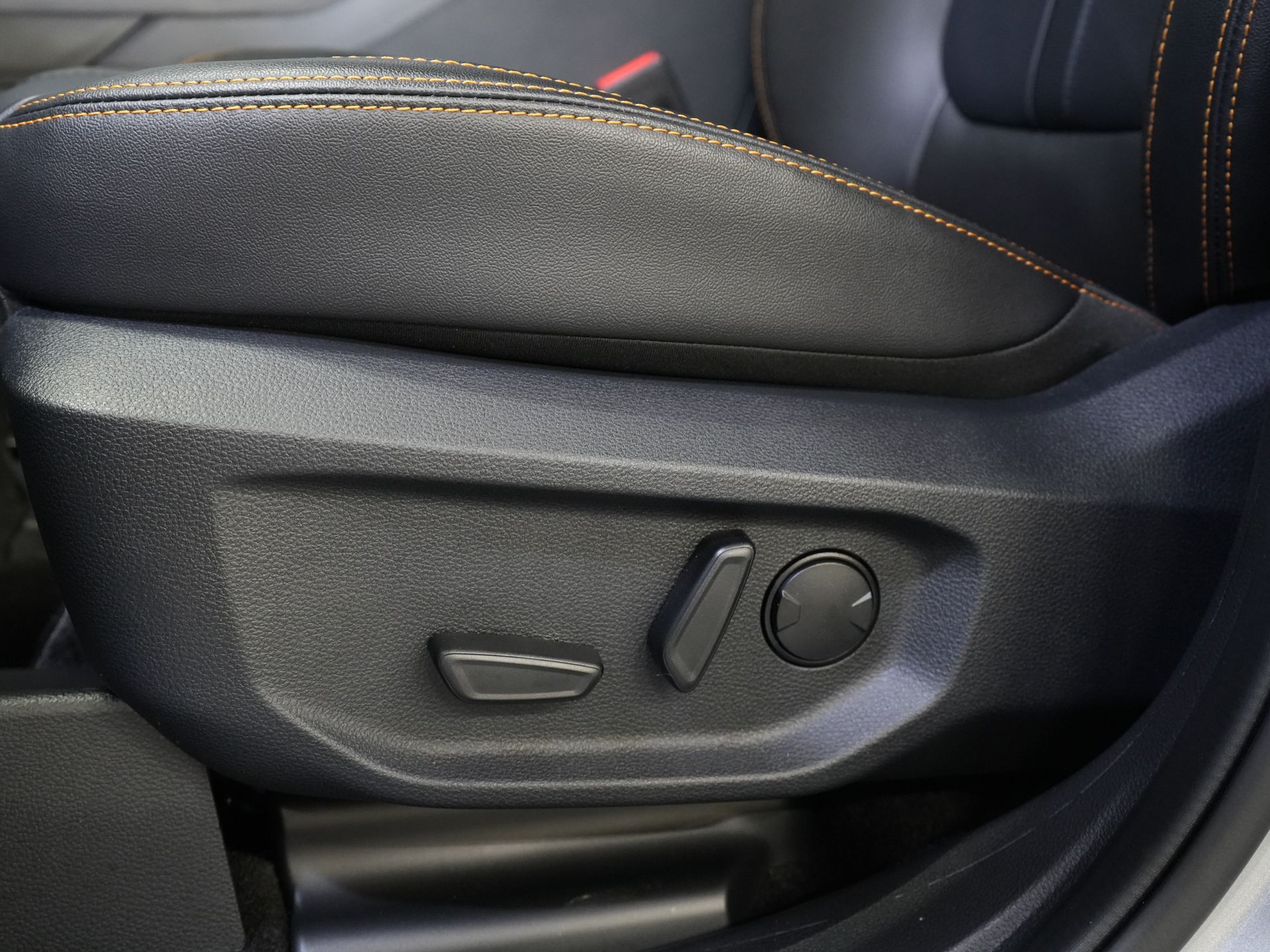 Ford Ranger Pick-Up Ford Ranger Wildtrak 2.3 PHEV Double Cab 4x4/ B&O/ Elek. Roll Cover/ Tech-Pack/ Adapt.Cruise/ 3.5t Towing Verm./ 360 Camera/ Leather/