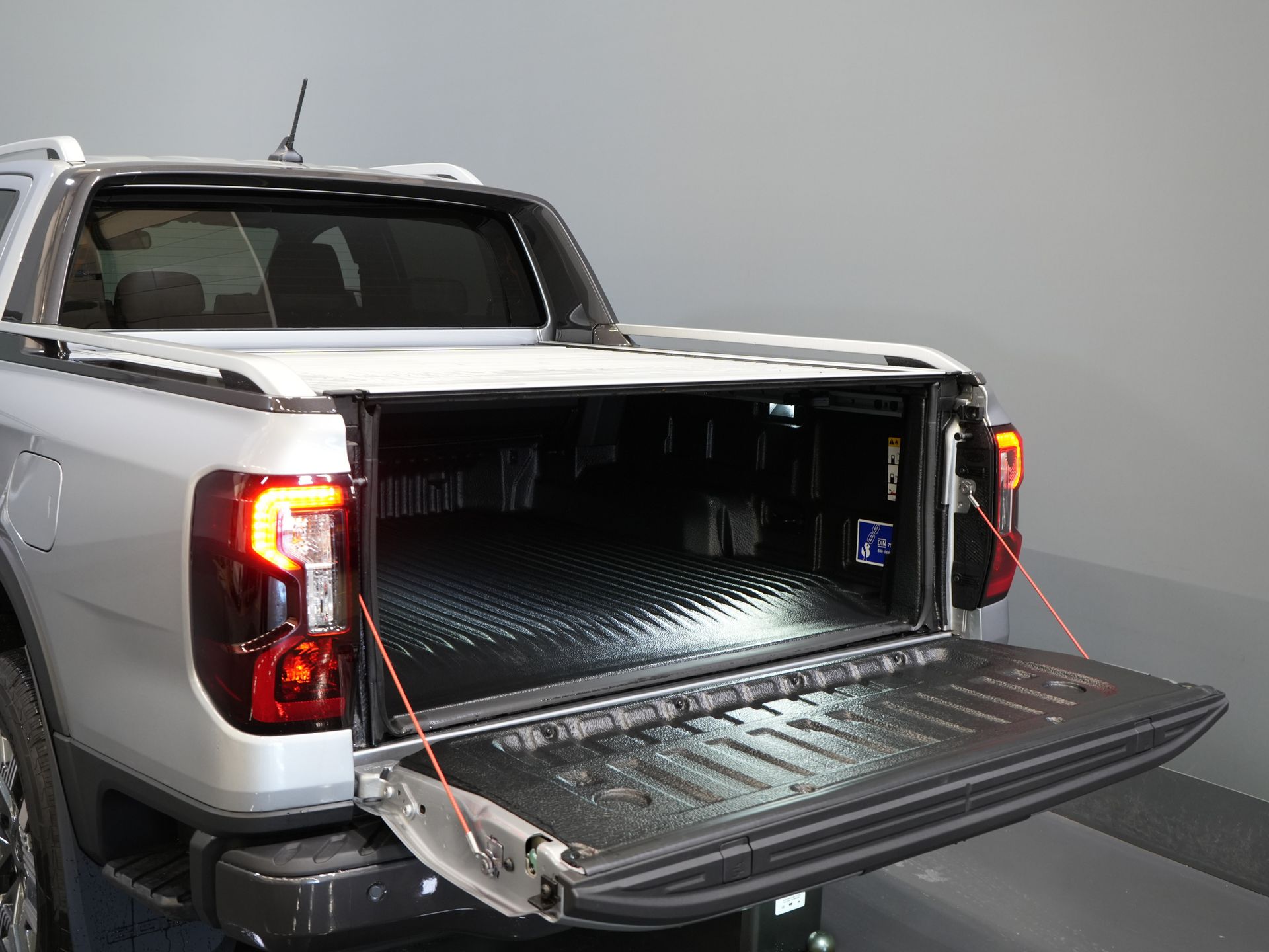 Ford Ranger Pick-Up Ford Ranger Wildtrak 2.3 PHEV Double Cab 4x4/ B&O/ Elek. Roll Cover/ Tech-Pack/ Adapt.Cruise/ 3.5t Towing Verm./ 360 Camera/ Leather/