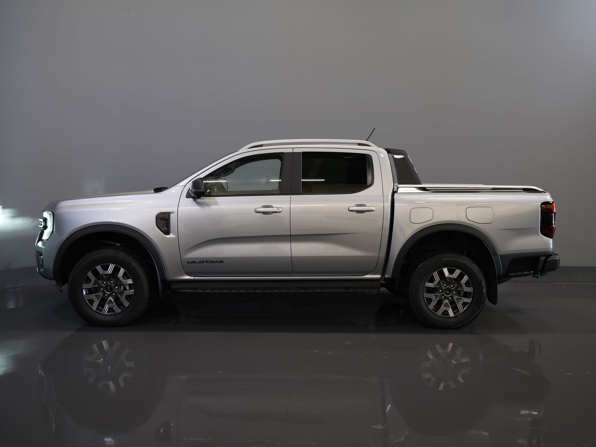 Ford Ranger Pick-Up Ford Ranger Wildtrak 2.3 PHEV Double Cab 4x4/ B&O/ Elek. Roll Cover/ Tech-Pack/ Adapt.Cruise/ 3.5t Towing Verm./ 360 Camera/ Leather/