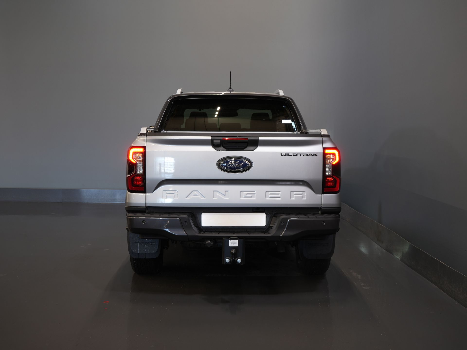 Ford Ranger Pick-Up Ford Ranger Wildtrak 2.3 PHEV Double Cab 4x4/ B&O/ Elek. Roll Cover/ Tech-Pack/ Adapt.Cruise/ 3.5t Towing Verm./ 360 Camera/ Leather/