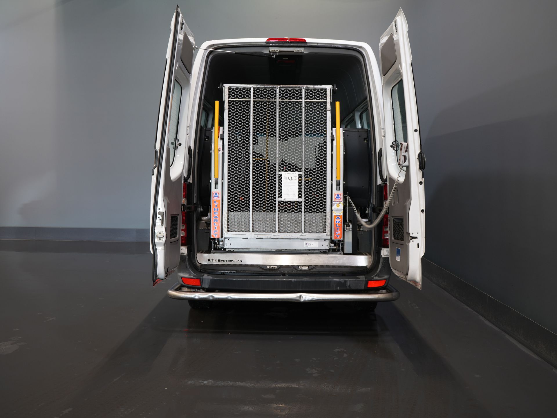 Mercedes-Benz Sprinter Trasporto Passeggeri 313 2.2 CDI L2H2 € 10.164 IVA inclusa BPM FREE! Combi/ 9 persone/ Kombi/ 9P/ Aria condizionata/ Ascensore per sedie a rotelle