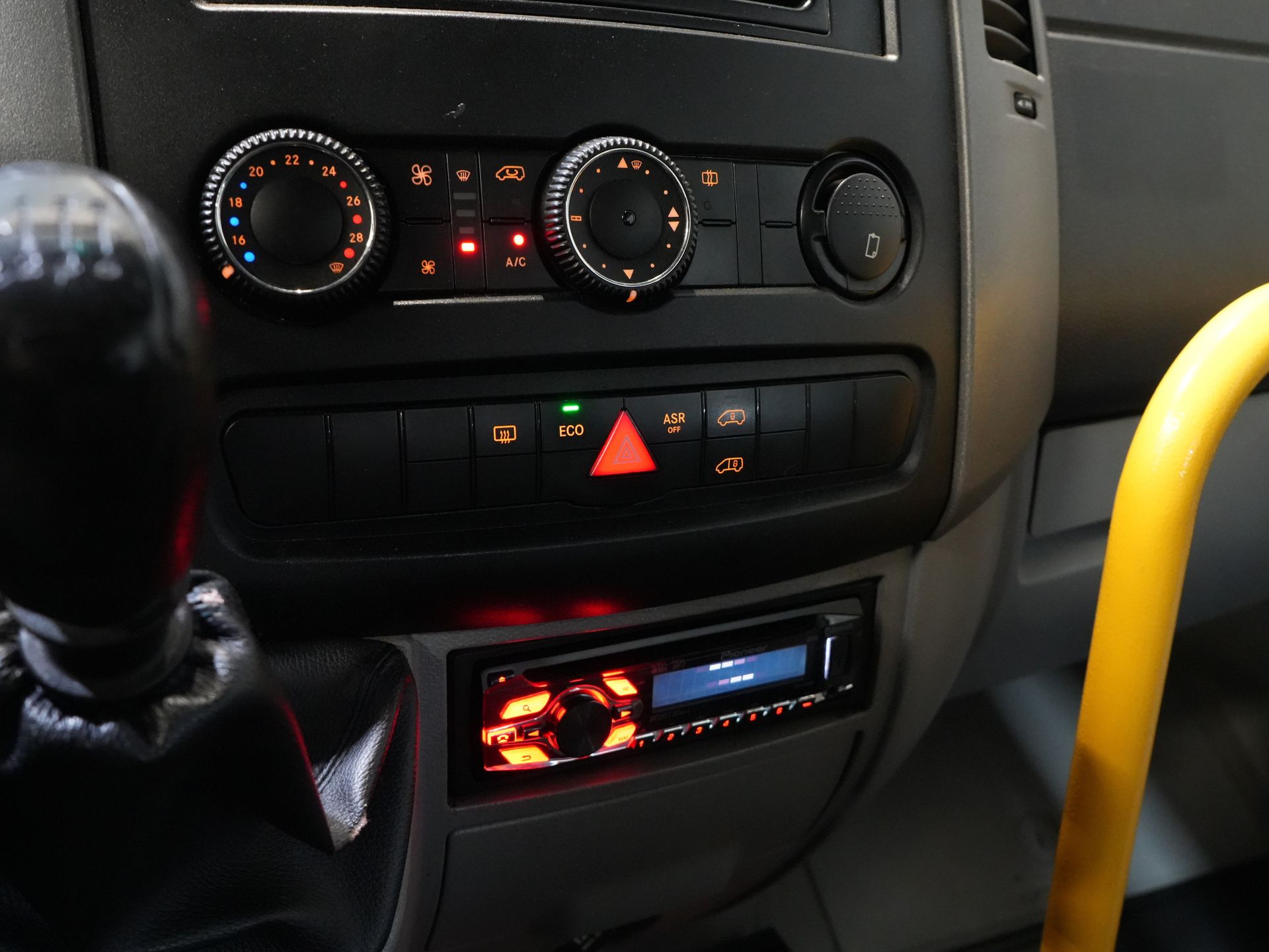 Mercedes-Benz Sprinter Trasporto Passeggeri 313 2.2 CDI L2H2 € 10.164 IVA inclusa BPM FREE! Combi/ 9 persone/ Kombi/ 9P/ Aria condizionata/ Ascensore per sedie a rotelle