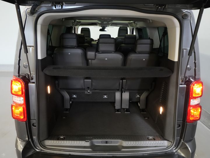 Peugeot e-Traveller Passenger L3 75kWh 348 km WLTP LED/ Chargeur rapide/ Pano/ 8 pers./ Adapt.Cruise/ Cuir/ 2x Elek.Sliding/ Elek.Seats/ Sièges massants/ Suspension des sièges