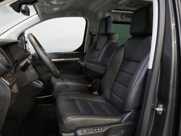 Peugeot e-Traveller Passenger L3 75kWh 348 km WLTP LED/ Chargeur rapide/ Pano/ 8 pers./ Adapt.Cruise/ Cuir/ 2x Elek.Sliding/ Elek.Seats/ Sièges massants/ Suspension des sièges