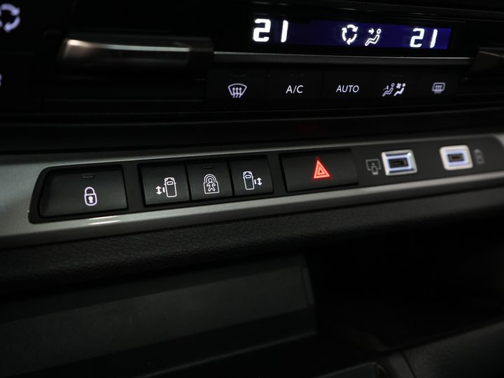 Peugeot e-Traveller Passenger L3 75kWh 348 km WLTP LED/ Chargeur rapide/ Pano/ 8 pers./ Adapt.Cruise/ Cuir/ 2x Elek.Sliding/ Elek.Seats/ Sièges massants/ Suspension des sièges