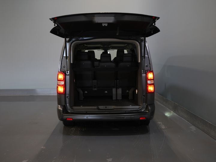 Peugeot e-Traveller Passenger L3 75kWh 348 km WLTP LED/ Chargeur rapide/ Pano/ 8 pers./ Adapt.Cruise/ Cuir/ 2x Elek.Sliding/ Elek.Seats/ Sièges massants/ Suspension des sièges