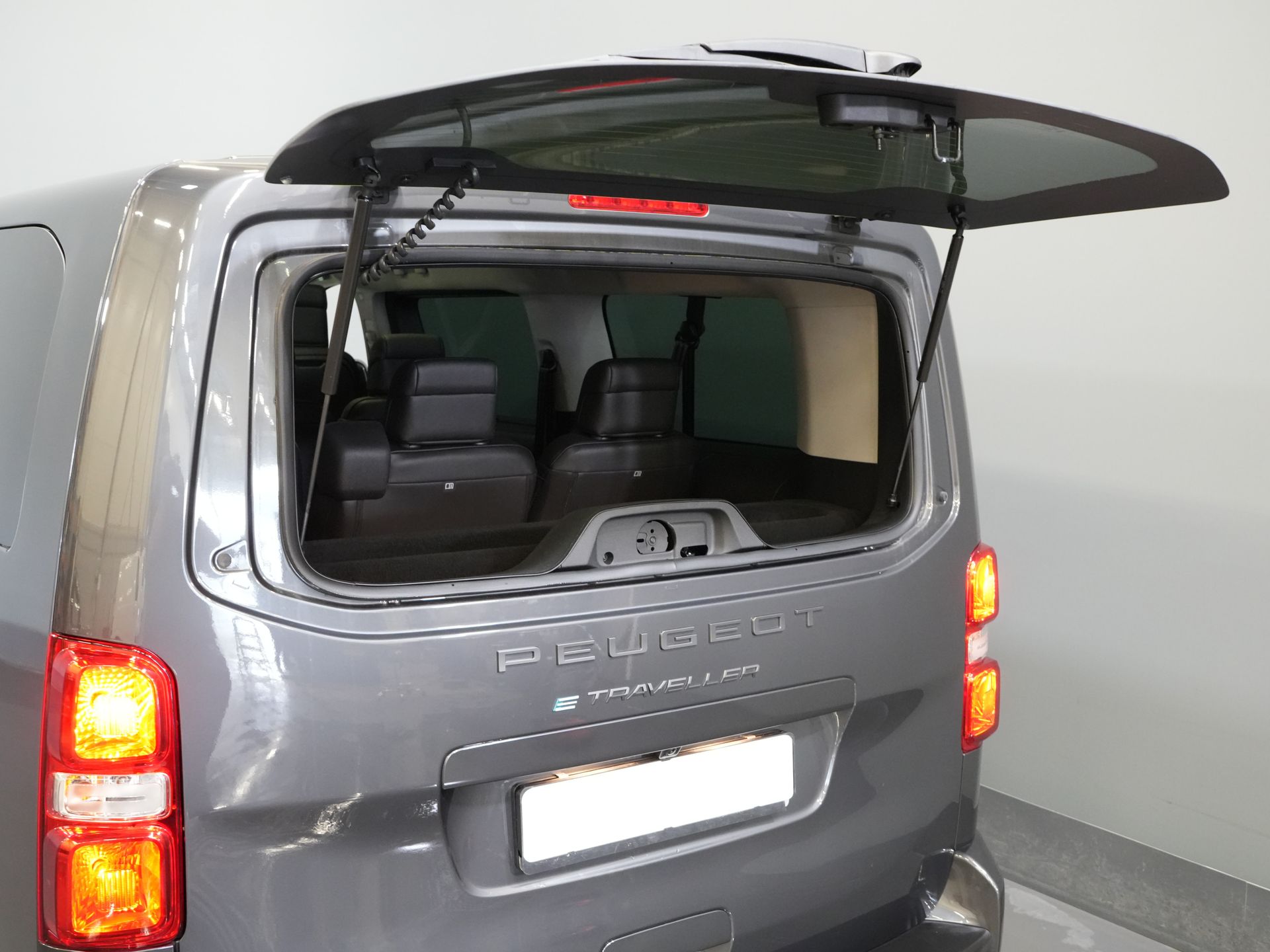 Peugeot e-Traveller Passenger L3 75kWh 348 km WLTP LED/ Chargeur rapide/ Pano/ 8 pers./ Adapt.Cruise/ Cuir/ 2x Elek.Sliding/ Elek.Seats/ Sièges massants/ Suspension des sièges