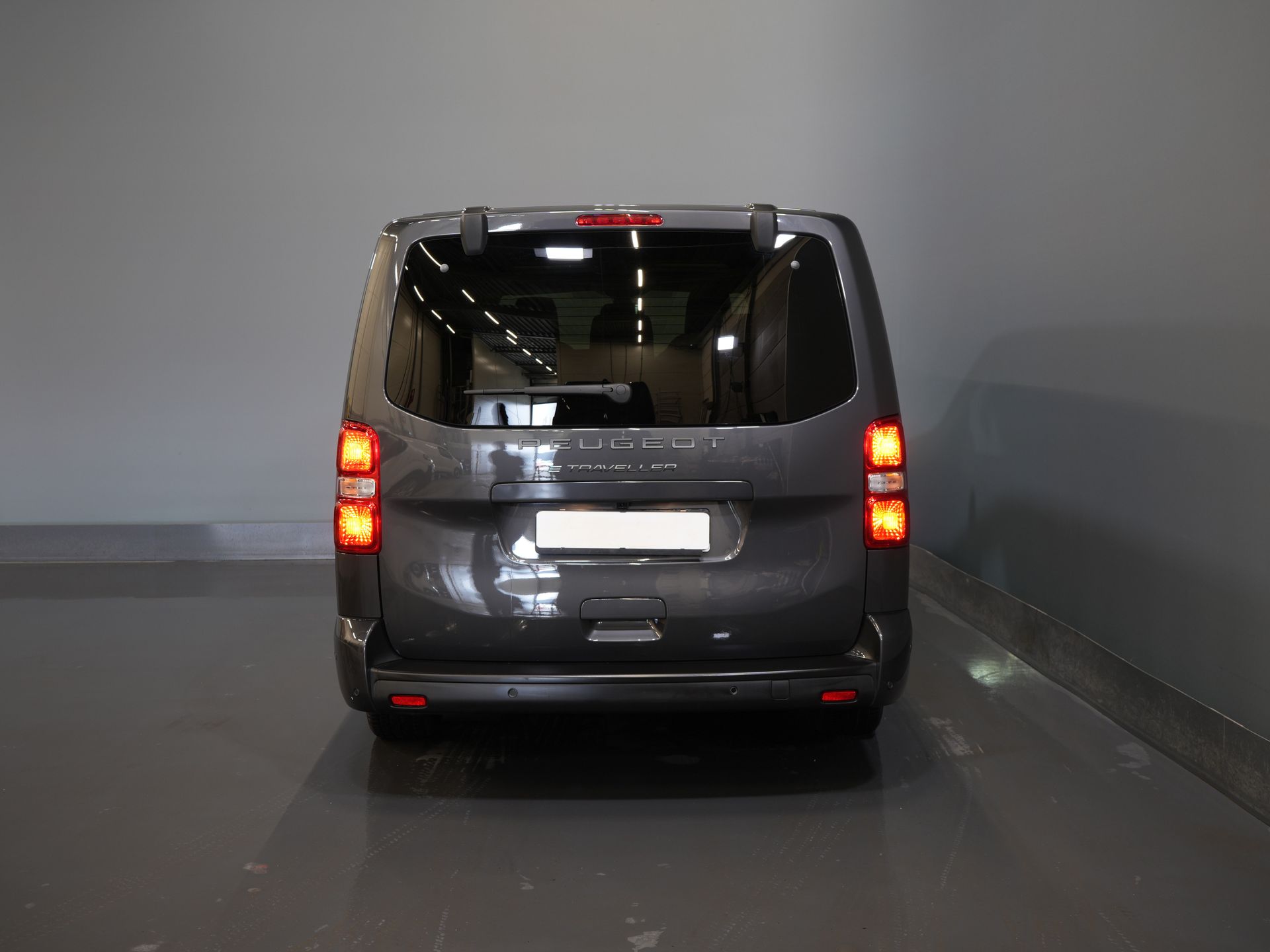 Peugeot e-Traveller Passenger L3 75kWh 348 km WLTP LED/ Chargeur rapide/ Pano/ 8 pers./ Adapt.Cruise/ Cuir/ 2x Elek.Sliding/ Elek.Seats/ Sièges massants/ Suspension des sièges