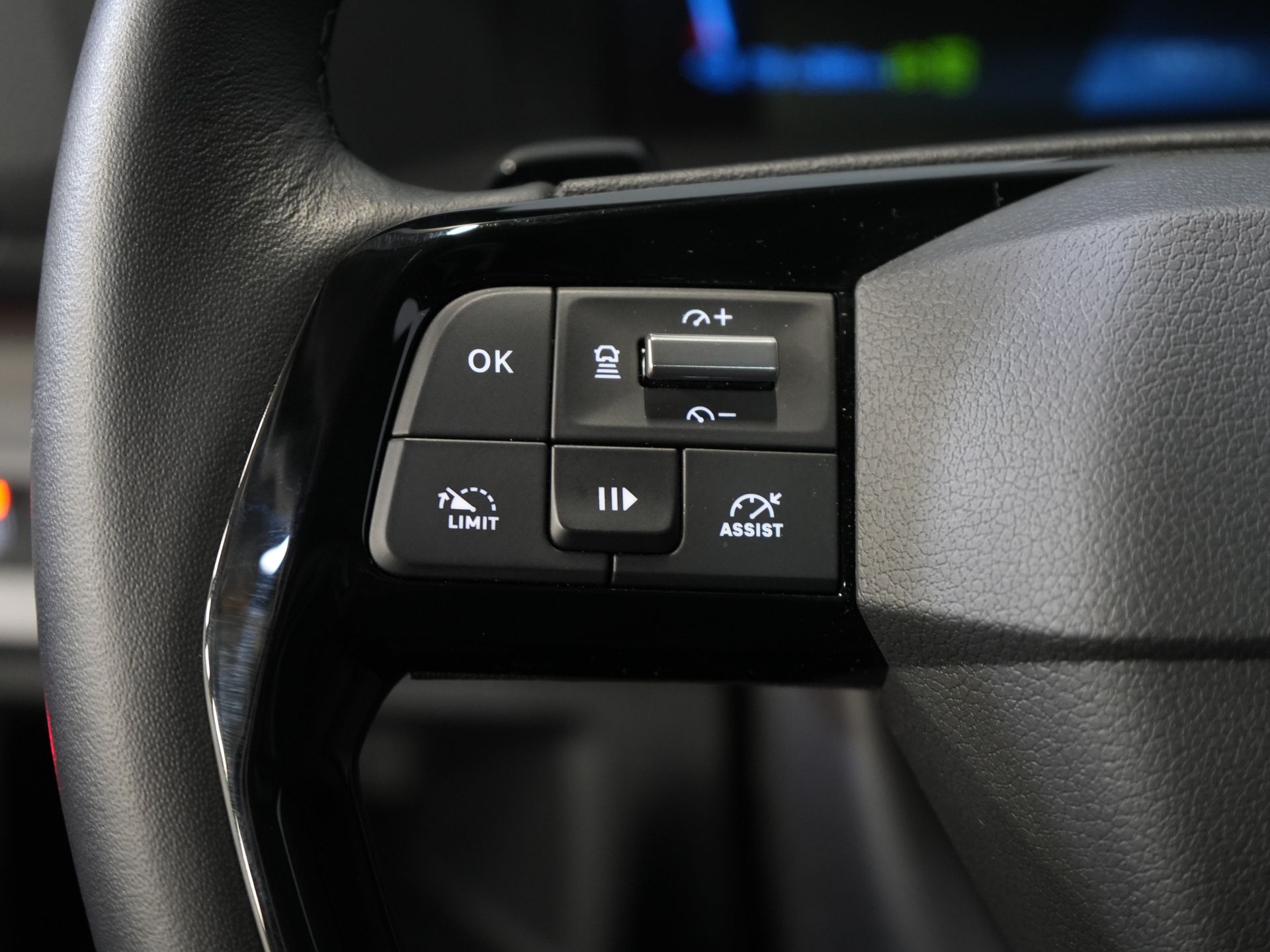 Peugeot e-Traveller Passenger L3 75kWh 348 km WLTP LED/ Chargeur rapide/ Pano/ 8 pers./ Adapt.Cruise/ Cuir/ 2x Elek.Sliding/ Elek.Seats/ Sièges massants/ Suspension des sièges