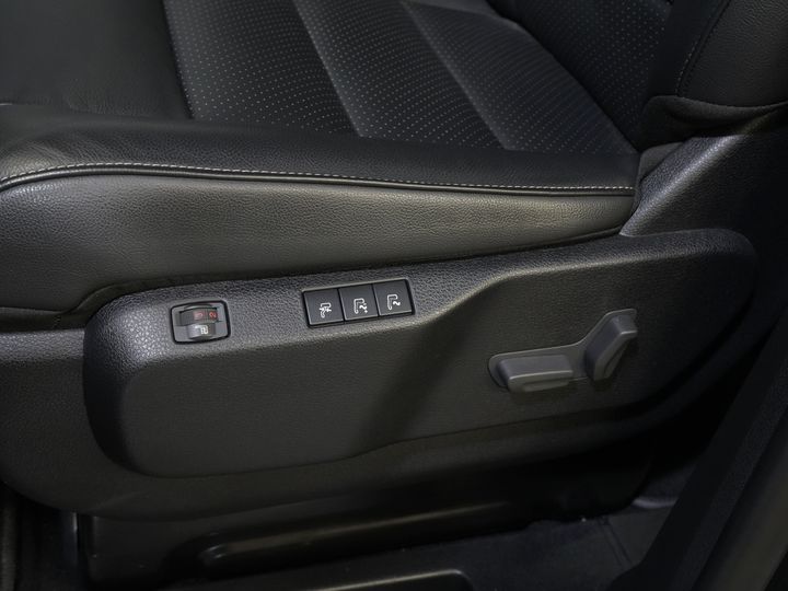 Peugeot e-Traveller Passenger L3 75kWh 348 km WLTP LED/ Chargeur rapide/ Pano/ 8 pers./ Adapt.Cruise/ Cuir/ 2x Elek.Sliding/ Elek.Seats/ Sièges massants/ Suspension des sièges