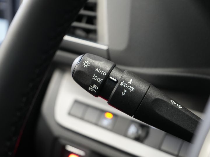 Peugeot e-Traveller Passenger L3 75kWh 348 km WLTP LED/ Chargeur rapide/ Pano/ 8 pers./ Adapt.Cruise/ Cuir/ 2x Elek.Sliding/ Elek.Seats/ Sièges massants/ Suspension des sièges