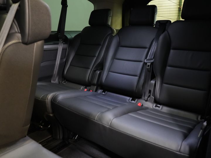 Peugeot e-Traveller Passenger L3 75kWh 348 km WLTP LED/ Chargeur rapide/ Pano/ 8 pers./ Adapt.Cruise/ Cuir/ 2x Elek.Sliding/ Elek.Seats/ Sièges massants/ Suspension des sièges