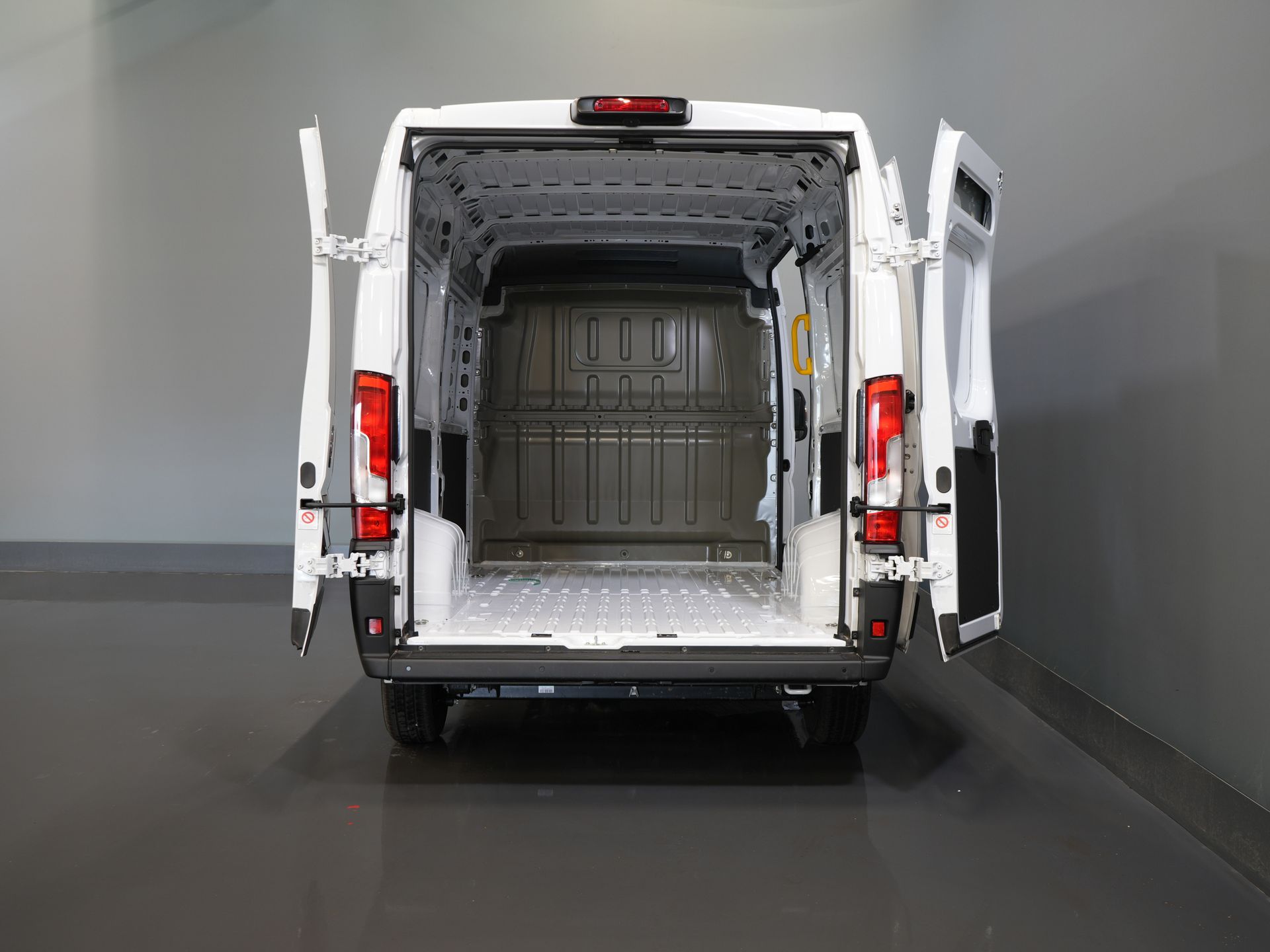 Opel Movano Van 35 2.2 CDTI 140 hp Aut. ZF L2H2 BPM FREE! Virtual Cockpit/ Carplay/ Climate/ 270Gr. Doors/ Navi/ Camera/ Cruise/ PDC/ DAB