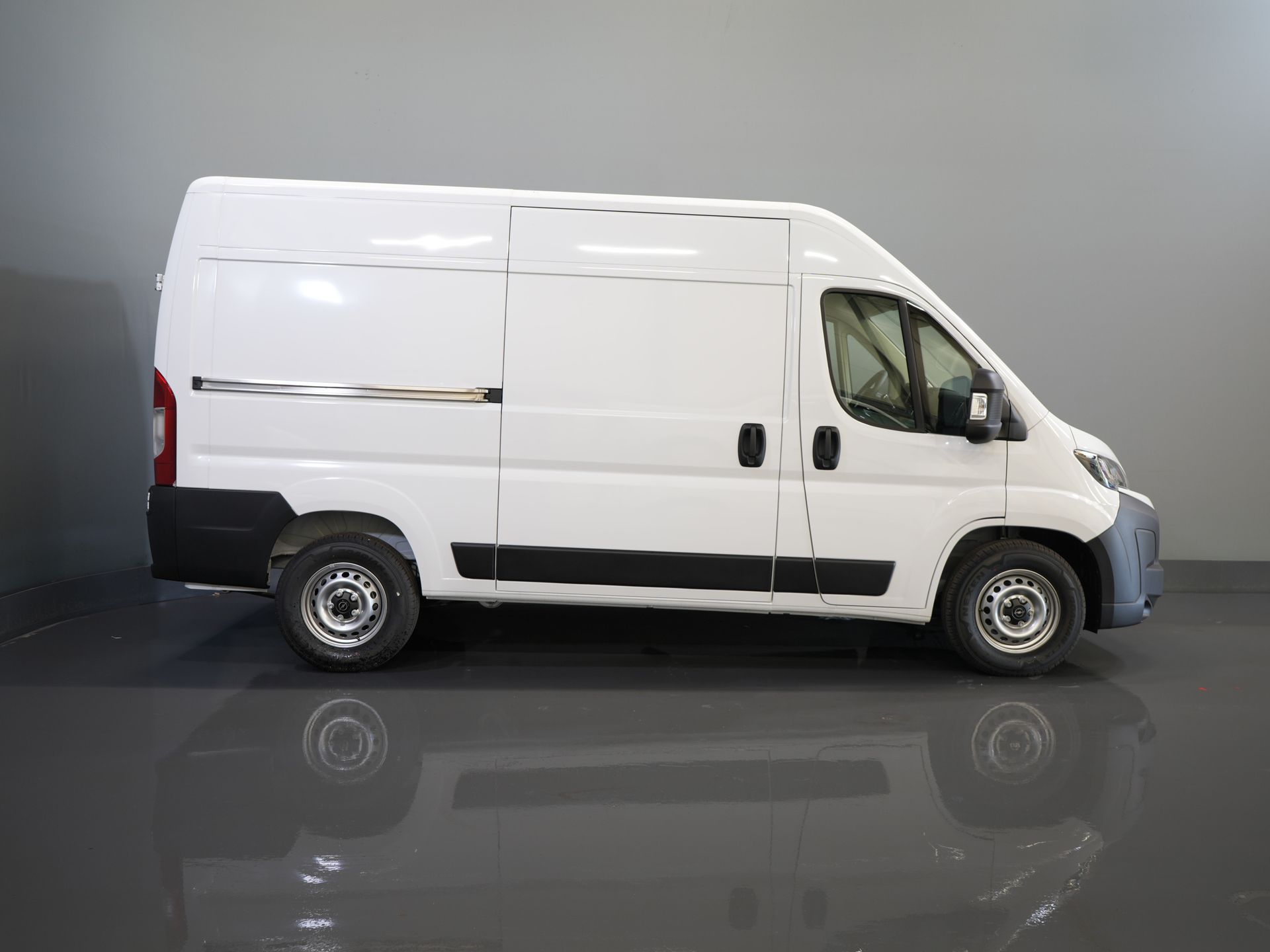 Opel Movano Van 35 2.2 CDTI 140 hp Aut. ZF L2H2 BPM FREE! Virtual Cockpit/ Carplay/ Climate/ 270Gr. Doors/ Navi/ Camera/ Cruise/ PDC/ DAB