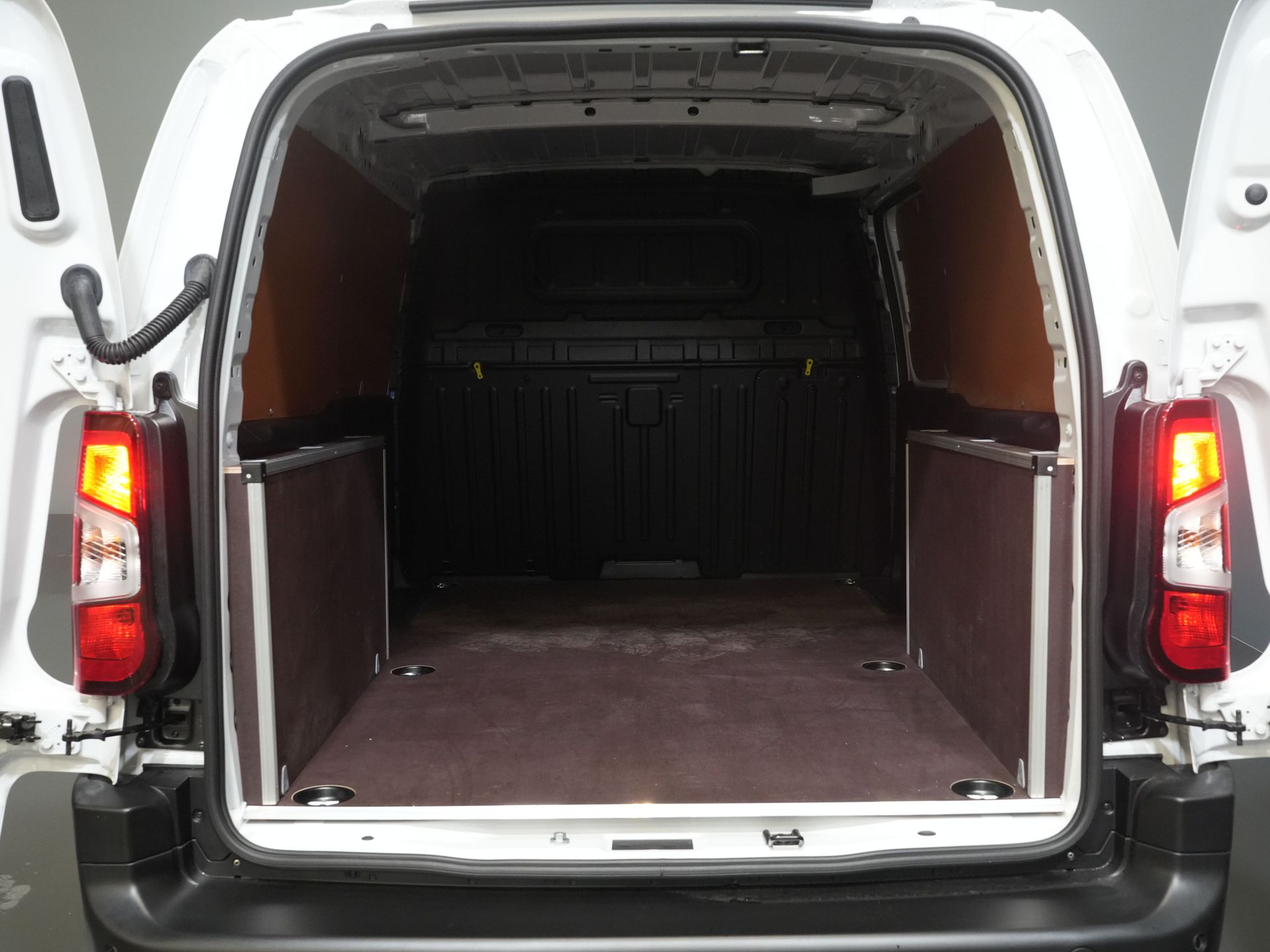 Toyota PROACE CITY Van 1.5 130 KM Aut. L2 BPM GRATIS! LED/ Wirtualny kokpit/ 3 os./ Carplay/ Kamera/ Klimatyzacja/ PDC/ Tempomat