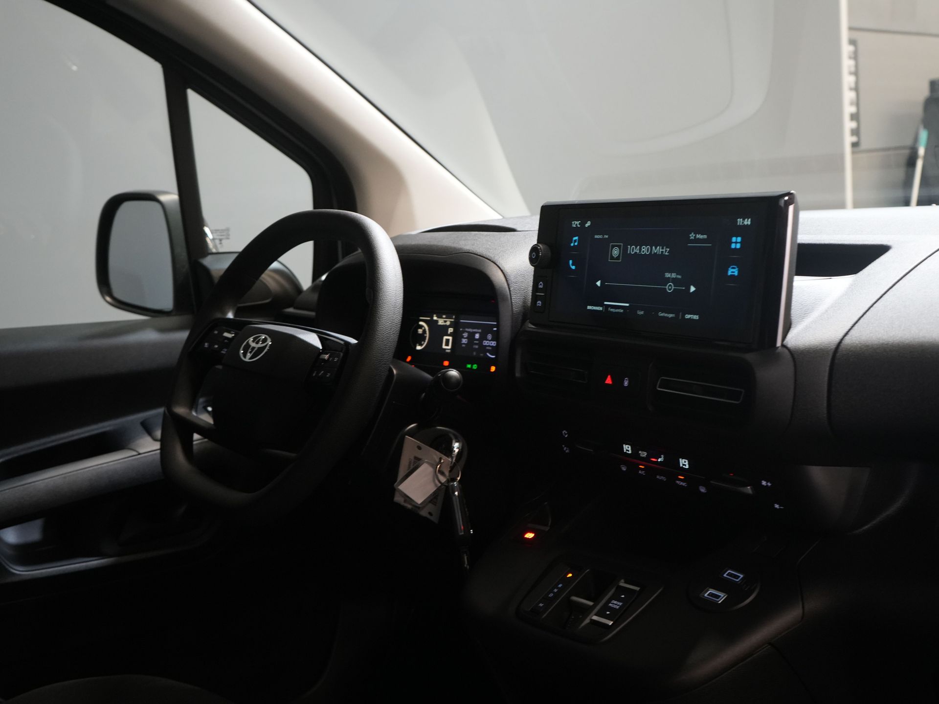 Toyota PROACE CITY Van 1.5 130 KM Aut. L2 BPM GRATIS! LED/ Wirtualny kokpit/ 3 os./ Carplay/ Kamera/ Klimatyzacja/ PDC/ Tempomat