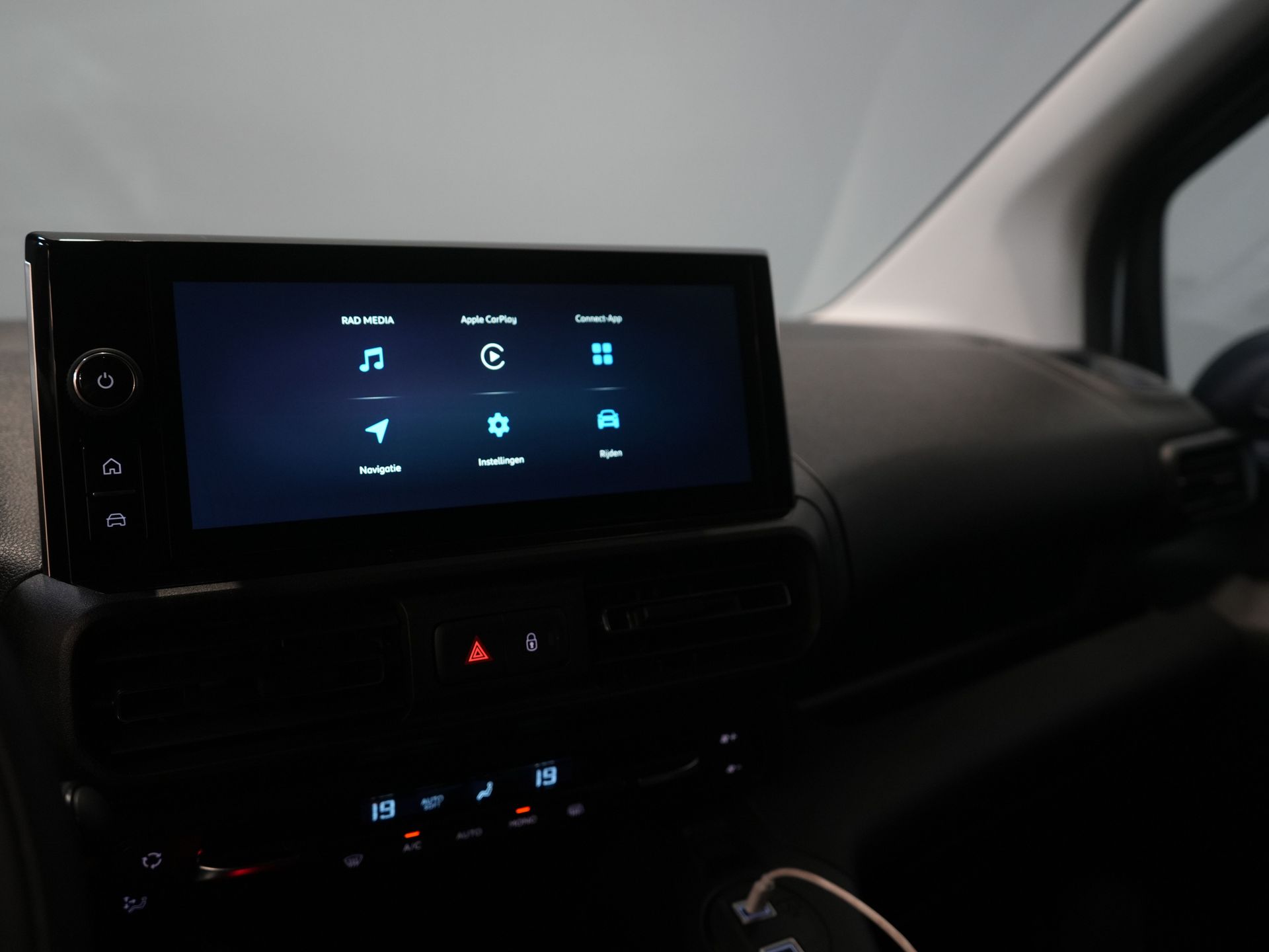 Toyota PROACE CITY Van 1.5 130 KM Aut. L2 BPM GRATIS! LED/ Wirtualny kokpit/ 3 os./ Carplay/ Kamera/ Klimatyzacja/ PDC/ Tempomat
