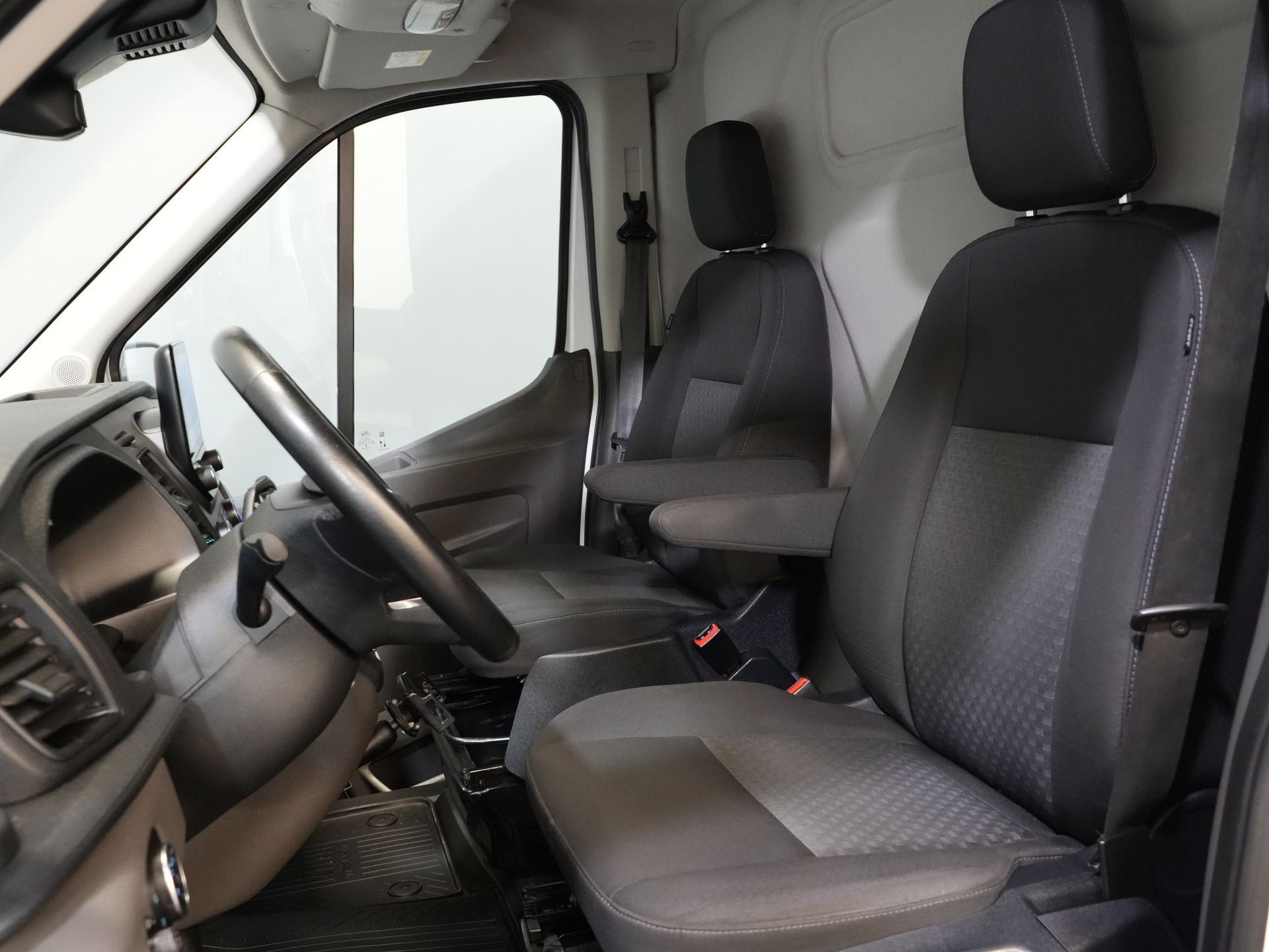Ford Transit Bestelbus 350 2.0 TDCI 185 pk Aut. L3H3 Riem V.V/ 2xSchuifdeur/ Bi-Xenon/ Elek.Stoel/ Carplay/ Stoelverw./ Camera/ Cruise/ PDC/ Navi