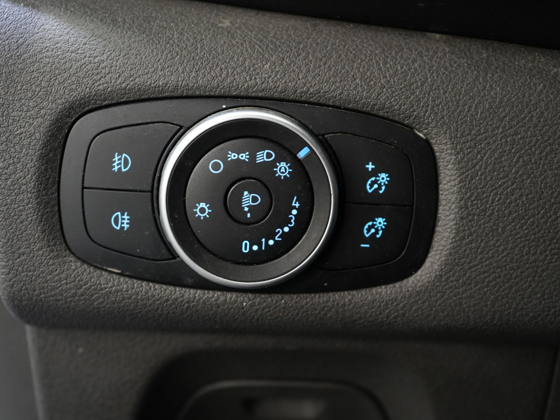 Ford Transit Custom Vans 2.0 TDCI L2 Trend DC Double Cab Seatverw./ Carplay/ 2.7t Sistem de remorcare/ Navi/ PDC/ Cruise