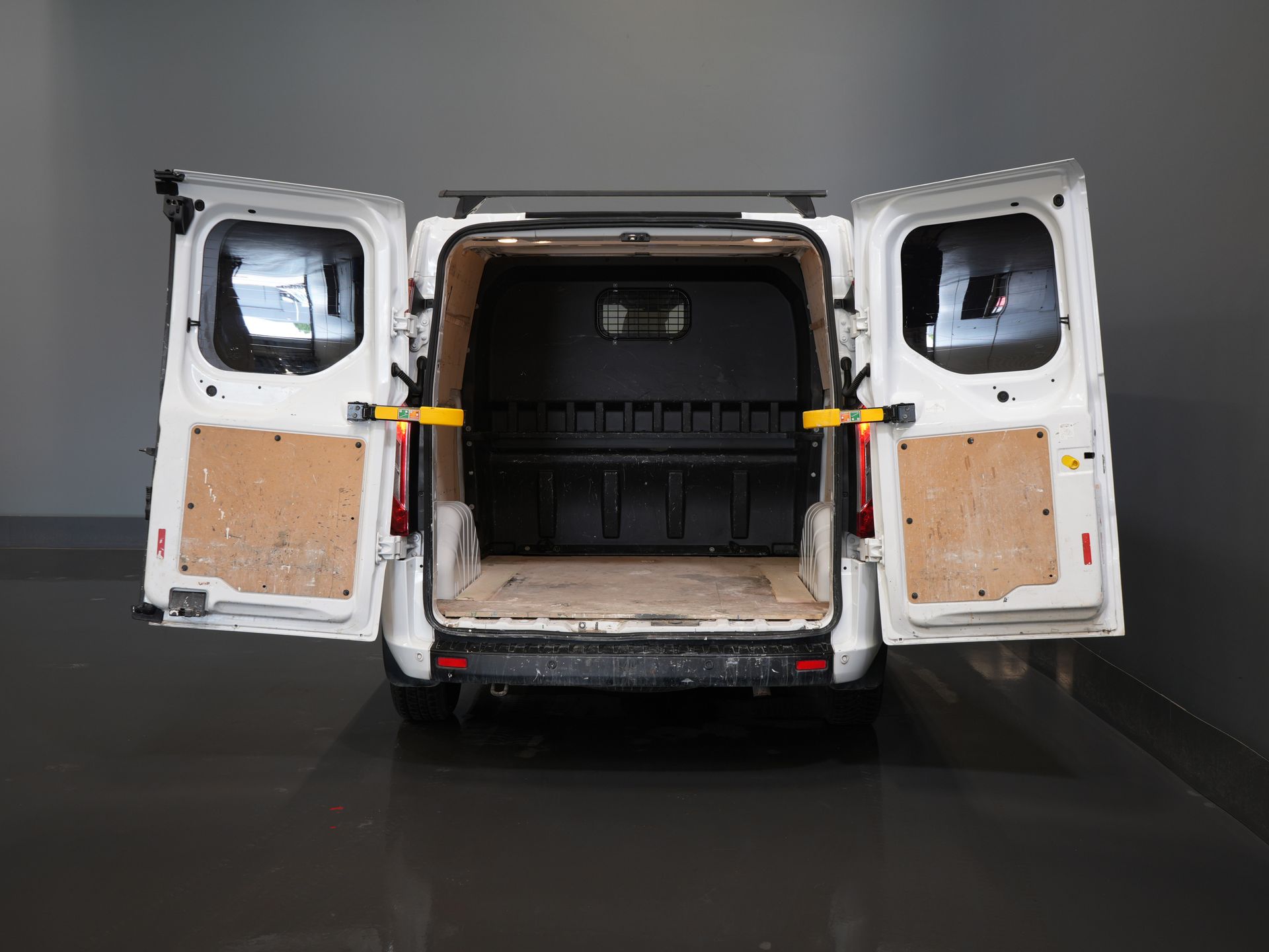 Ford Transit Custom Vans 2.0 TDCI L2 Trend DC Double Cab Seatverw./ Carplay/ 2.7t Sistem de remorcare/ Navi/ PDC/ Cruise