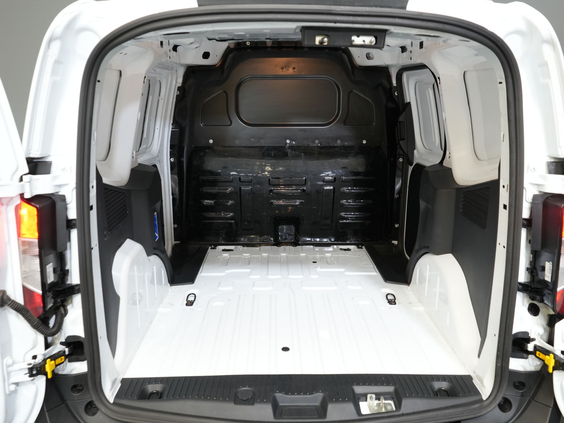 Ford Transit Courier Van 1.0 Trend 100 к.с. БЕНЗИНОВИЙ BPM БЕЗКОШТОВНО! Гарантія 05-2029/ Carplay/ Віртуальний кокпіт/ Airco/ Круїз