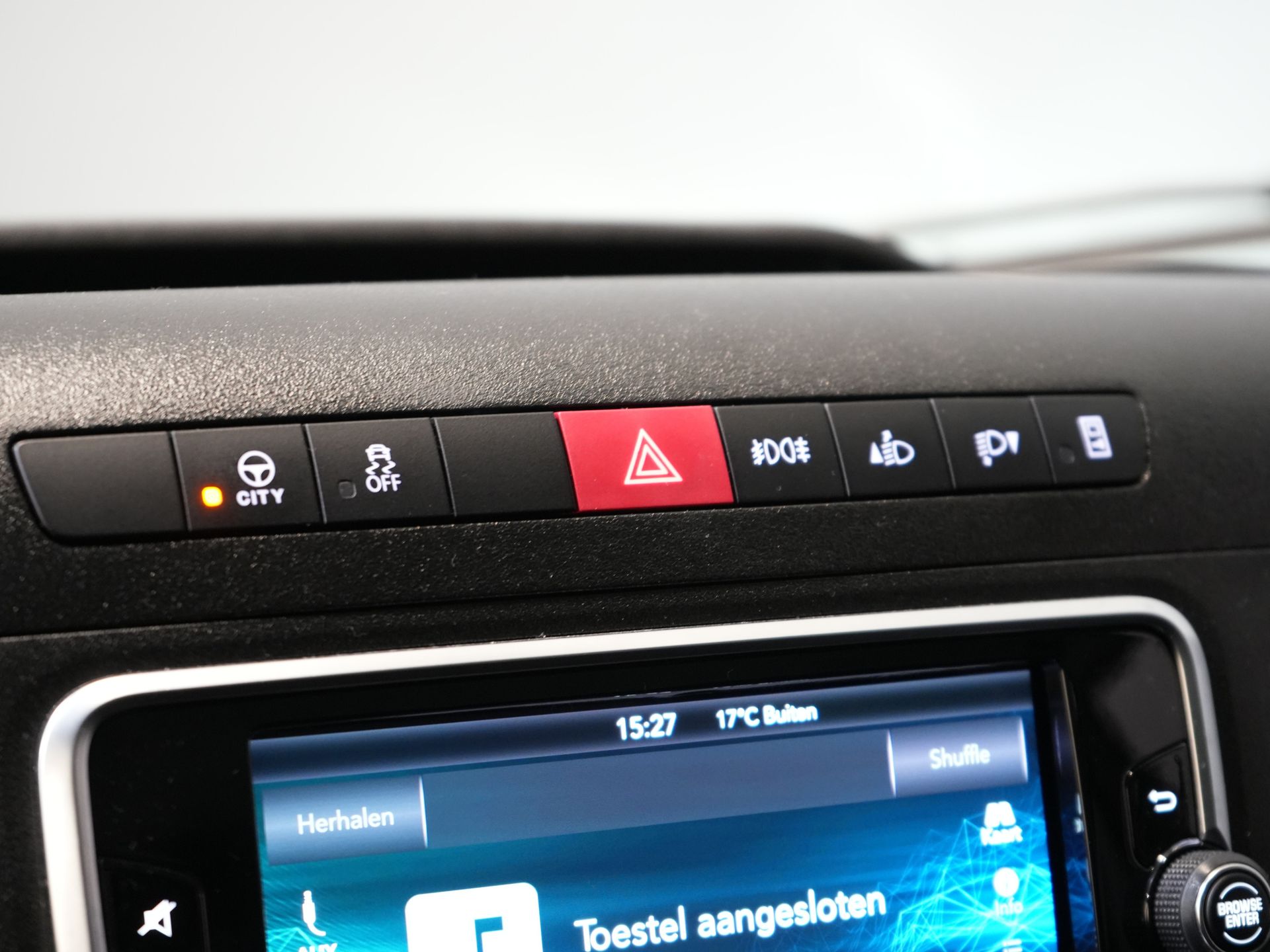 Iveco Daily Bakwagen 35S18HV 3.0 Aut. ZF BPM GRATIS! Portellone posteriore/ LED/ Spoiler/ 3.5T Dispositivo di traino/ Gev.stoel/ Adapt.Cruise/ Navi/ Carplay/ Clima/ 