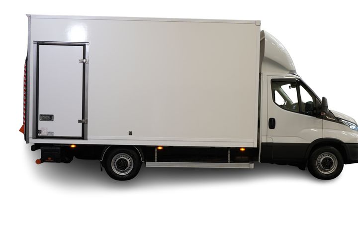 Iveco Daily Bakwagen 35S18HV 3.0 Aut. ZF BPM GRATIS! Portellone posteriore/ LED/ Spoiler/ 3.5T Dispositivo di traino/ Gev.stoel/ Adapt.Cruise/ Navi/ Carplay/ Clima/ 