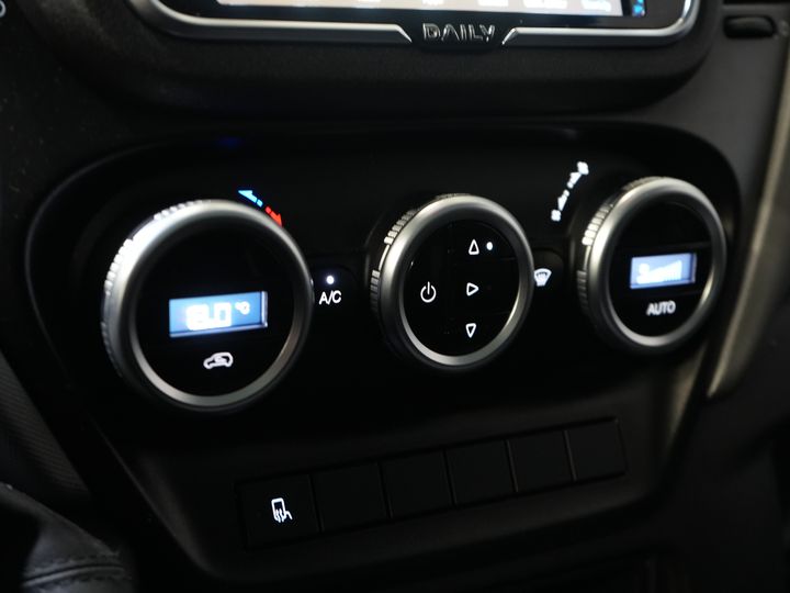Iveco Daily Bakwagen 35S18HV 3.0 Aut. ZF BPM GRATIS! Portellone posteriore/ LED/ Spoiler/ 3.5T Dispositivo di traino/ Gev.stoel/ Adapt.Cruise/ Navi/ Carplay/ Clima/ 