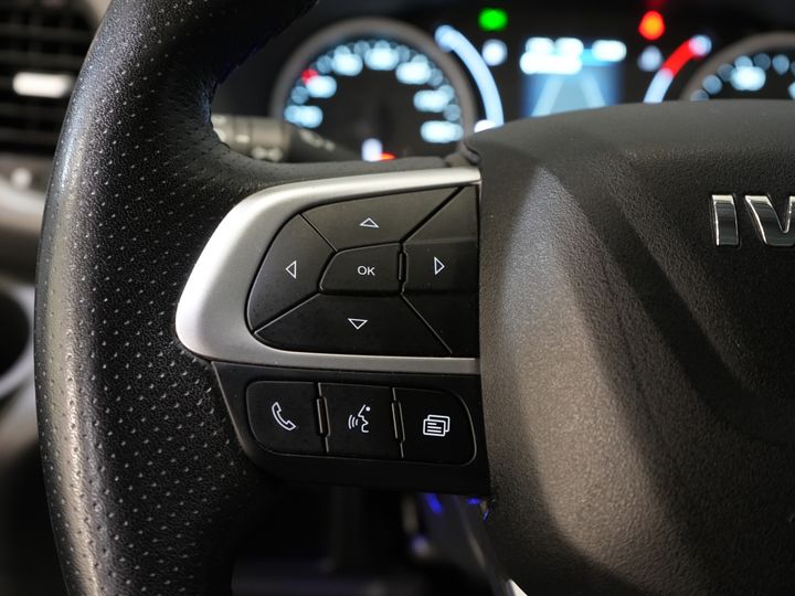 Iveco Daily Bakwagen 35S18HV 3.0 Aut. ZF BPM GRATIS! Portellone posteriore/ LED/ Spoiler/ 3.5T Dispositivo di traino/ Gev.stoel/ Adapt.Cruise/ Navi/ Carplay/ Clima/ 