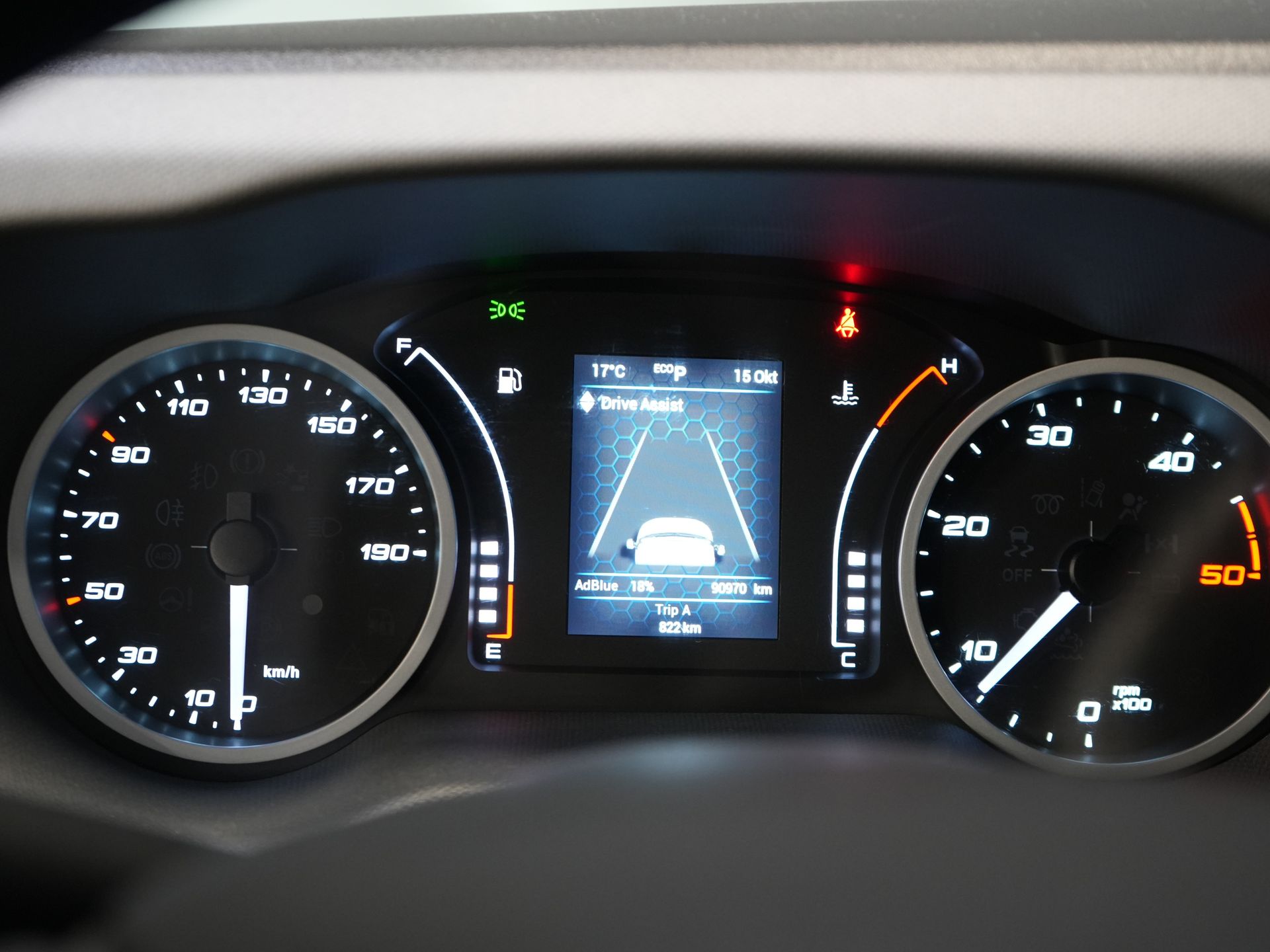 Iveco Daily Bakwagen 35S18HV 3.0 Aut. ZF BPM GRATIS! Portellone posteriore/ LED/ Spoiler/ 3.5T Dispositivo di traino/ Gev.stoel/ Adapt.Cruise/ Navi/ Carplay/ Clima/ 