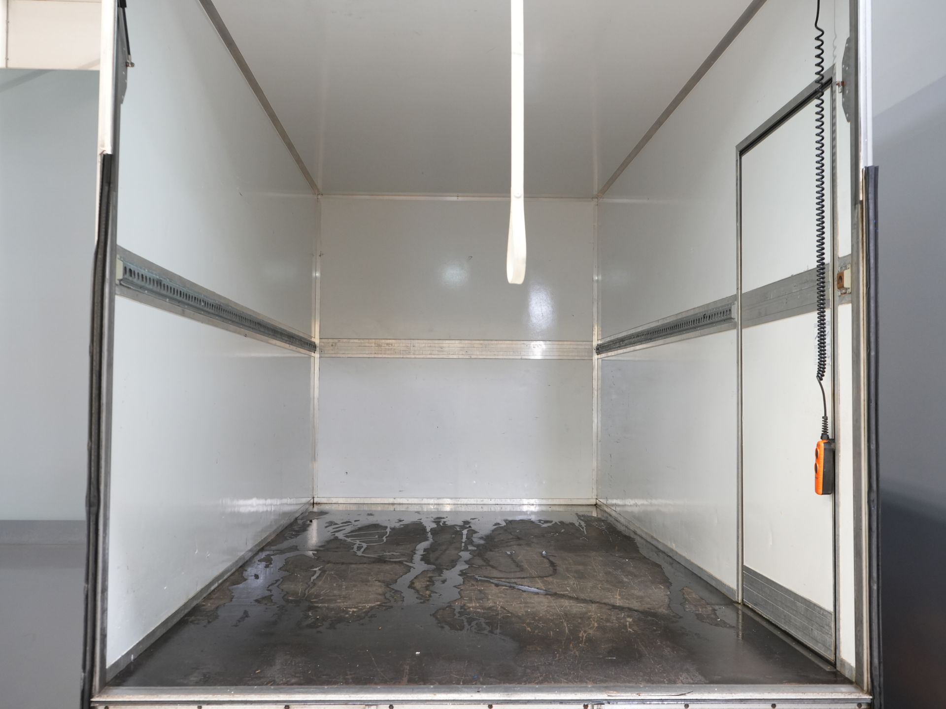 Iveco Daily Bakwagen 35S18HV 3.0 Aut. ZF BPM GRATIS! Portellone posteriore/ LED/ Spoiler/ 3.5T Dispositivo di traino/ Gev.stoel/ Adapt.Cruise/ Navi/ Carplay/ Clima/ 