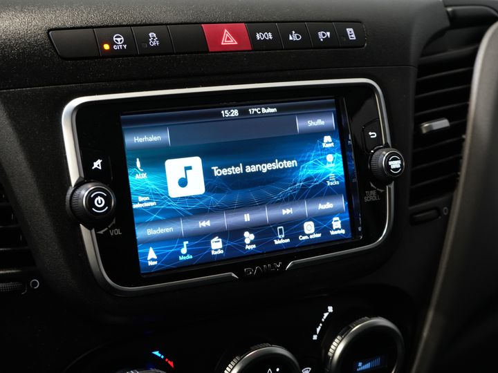 Iveco Daily Bakwagen 35S18HV 3.0 Aut. ZF BPM GRATIS! Portellone posteriore/ LED/ Spoiler/ 3.5T Dispositivo di traino/ Gev.stoel/ Adapt.Cruise/ Navi/ Carplay/ Clima/ 