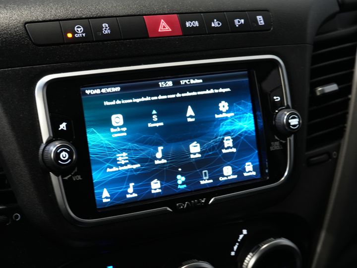 Iveco Daily Bakwagen 35S18HV 3.0 Aut. ZF BPM GRATIS! Portellone posteriore/ LED/ Spoiler/ 3.5T Dispositivo di traino/ Gev.stoel/ Adapt.Cruise/ Navi/ Carplay/ Clima/ 