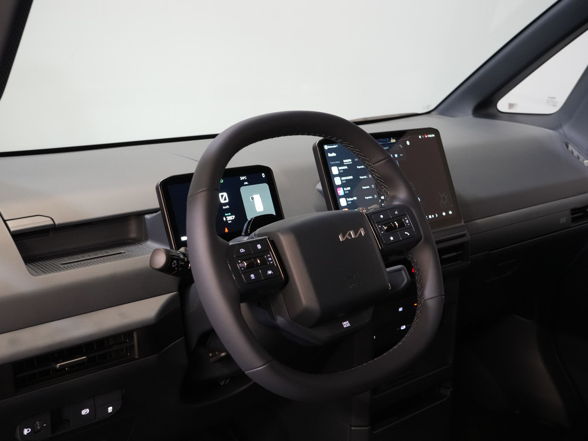 Kia PV5 Furgone Elite Executive 71,2 kWh 416 km WLTP L2 Pompa di calore / 2 porte scorrevoli / Sedili ventilati / Sedili riscaldati / Cruise control adattivo / Pelle / Navigatore / CarPlay / 3