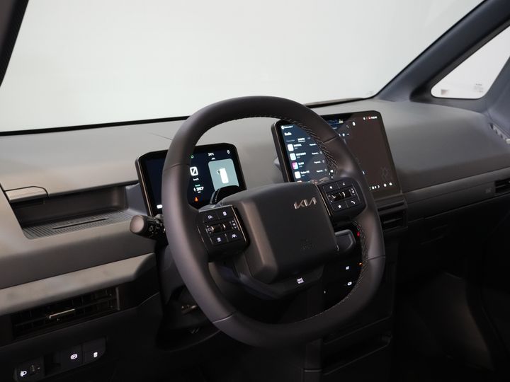 Kia PV5 Furgone Elite Executive 71,2 kWh 416 km WLTP L2 Pompa di calore / 2 porte scorrevoli / Sedili ventilati / Sedili riscaldati / Cruise control adattivo / Pelle / Navigatore / CarPlay / 3