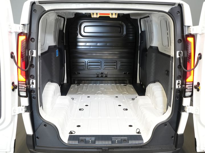 Kia PV5 Furgone Elite Executive 71,2 kWh 416 km WLTP L2 Pompa di calore / 2 porte scorrevoli / Sedili ventilati / Sedili riscaldati / Cruise control adattivo / Pelle / Navigatore / CarPlay / 3