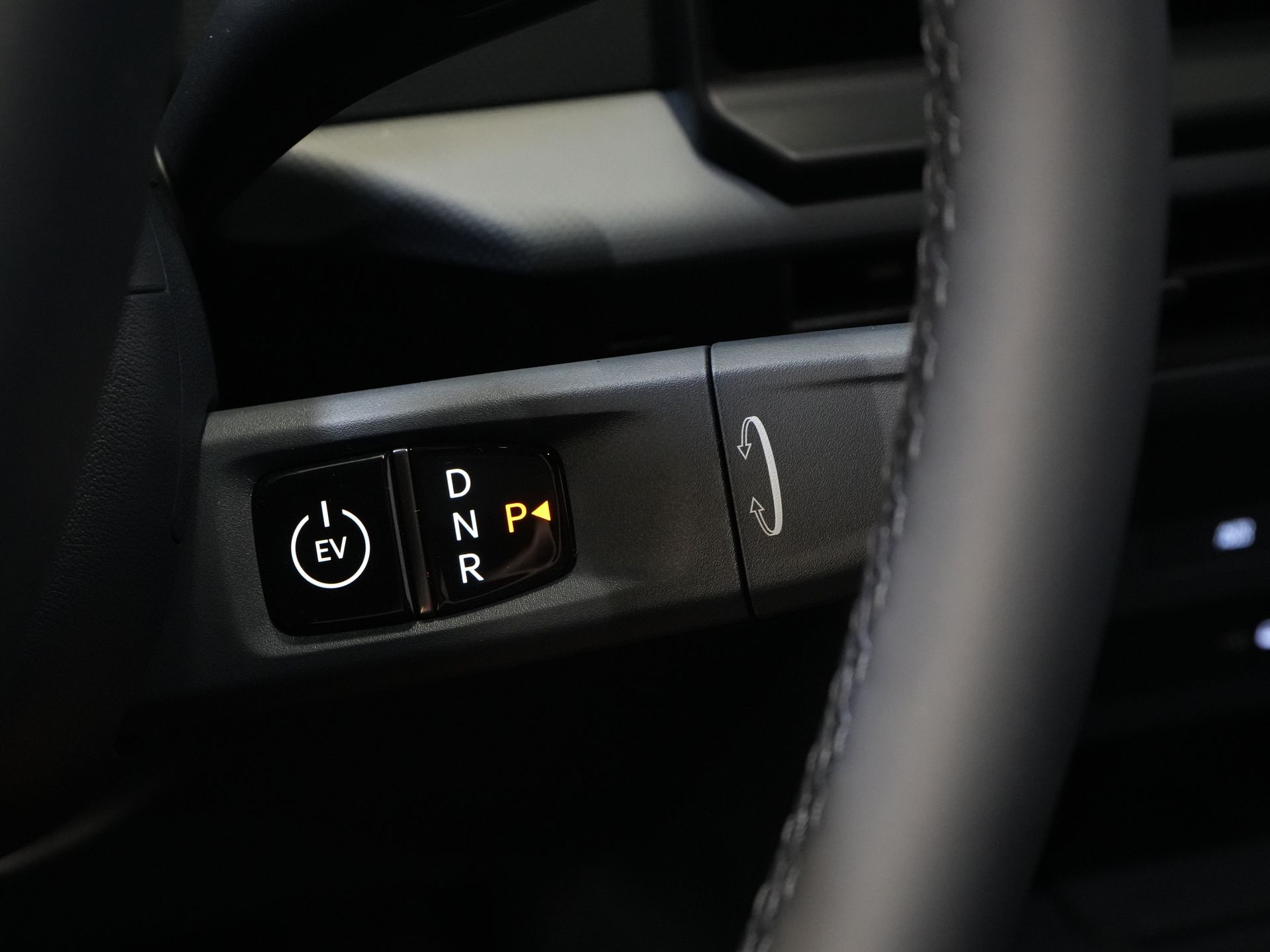 Kia PV5 Furgone Elite Executive 71,2 kWh 416 km WLTP L2 Pompa di calore / 2 porte scorrevoli / Sedili ventilati / Sedili riscaldati / Cruise control adattivo / Pelle / Navigatore / CarPlay / 3