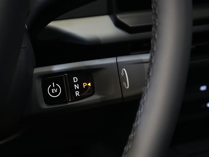 Kia PV5 Furgone Elite Executive 71,2 kWh 416 km WLTP L2 Pompa di calore / 2 porte scorrevoli / Sedili ventilati / Sedili riscaldati / Cruise control adattivo / Pelle / Navigatore / CarPlay / 3