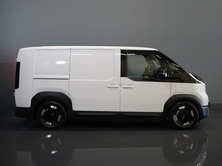 Kia PV5 Furgone Elite Executive 71,2 kWh 416 km WLTP L2 Pompa di calore / 2 porte scorrevoli / Sedili ventilati / Sedili riscaldati / Cruise control adattivo / Pelle / Navigatore / CarPlay / 3