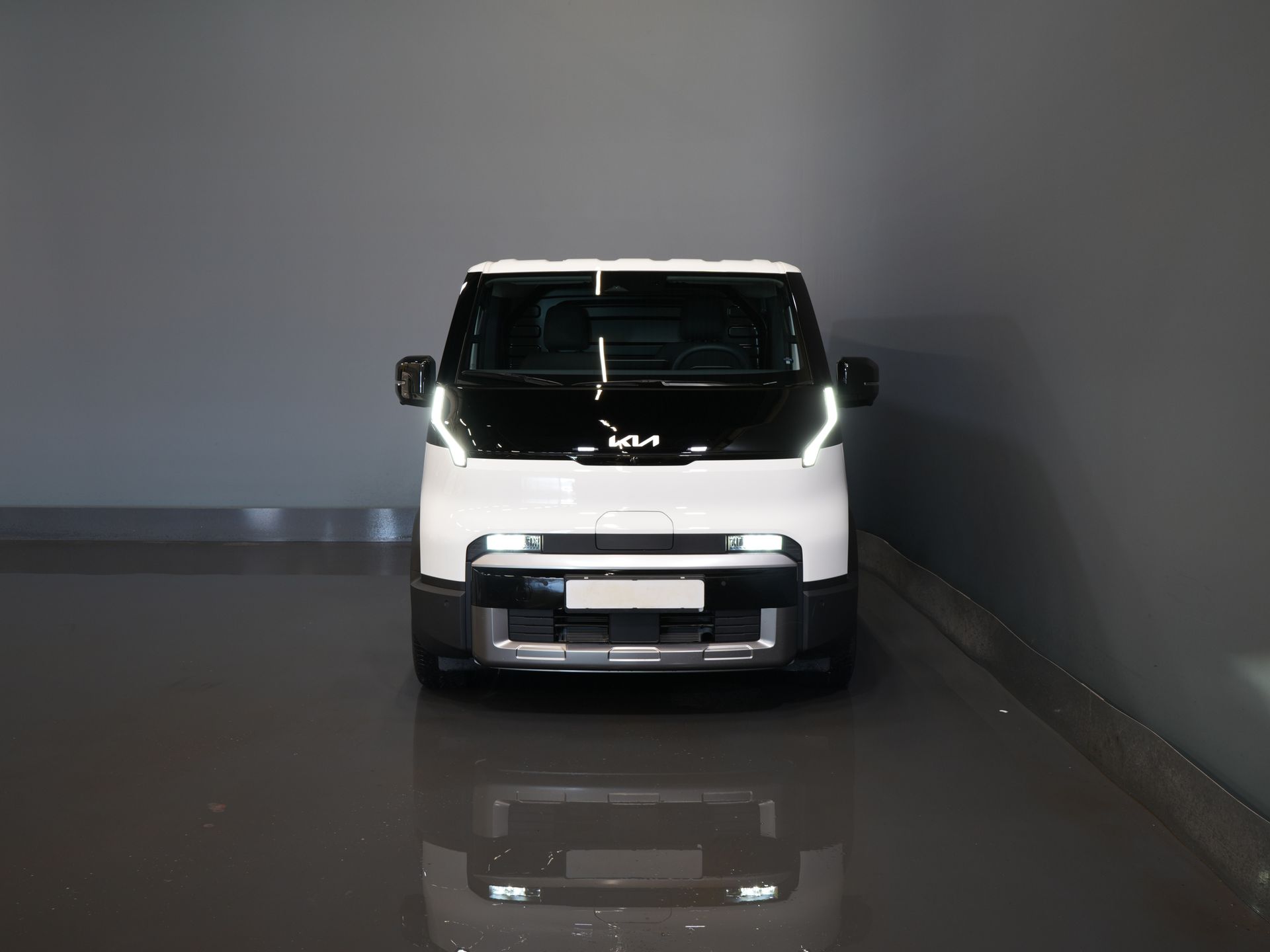 Kia PV5 Furgone Elite Executive 71,2 kWh 416 km WLTP L2 Pompa di calore / 2 porte scorrevoli / Sedili ventilati / Sedili riscaldati / Cruise control adattivo / Pelle / Navigatore / CarPlay / 3