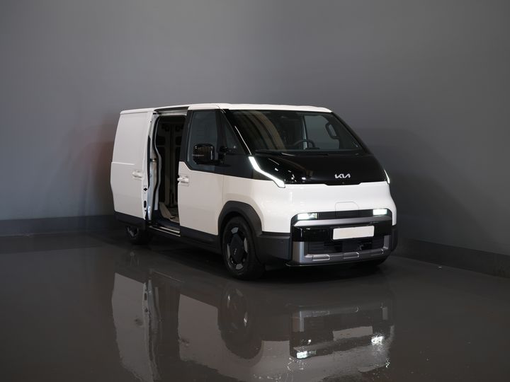 Kia PV5 Furgone Elite Executive 71,2 kWh 416 km WLTP L2 Pompa di calore / 2 porte scorrevoli / Sedili ventilati / Sedili riscaldati / Cruise control adattivo / Pelle / Navigatore / CarPlay / 3