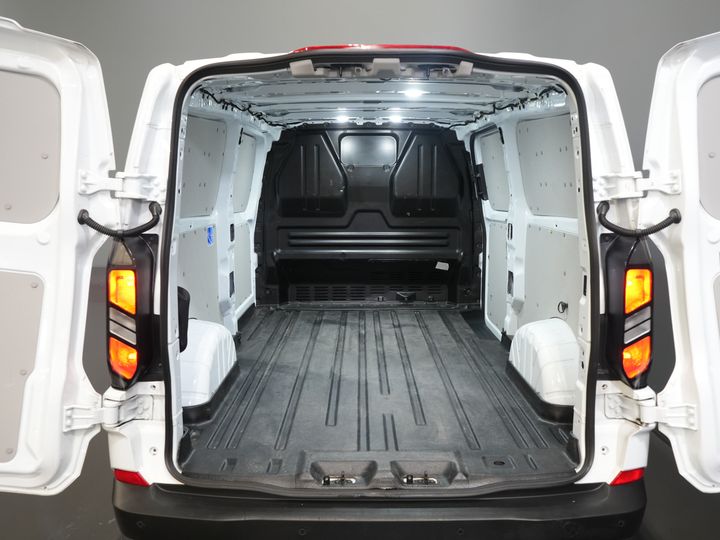 Ford Transit Custom Bestelbus 320 2.0 TDCI 135 pk L2 Trend LED/ 2.8t Trekverm./ Carplay/ Climate/ Cruise/ Camera/ PDC