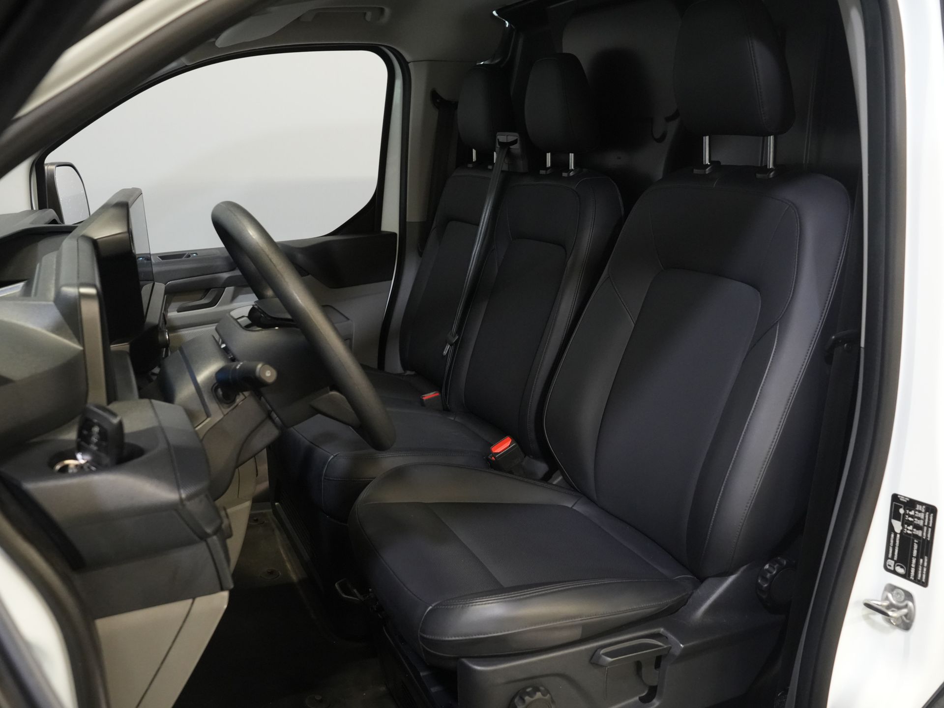 Ford Transit Custom Bestelbus 320 2.0 TDCI 135 pk L2 Trend LED/ 2.8t Trekverm./ Carplay/ Climate/ Cruise/ Camera/ PDC