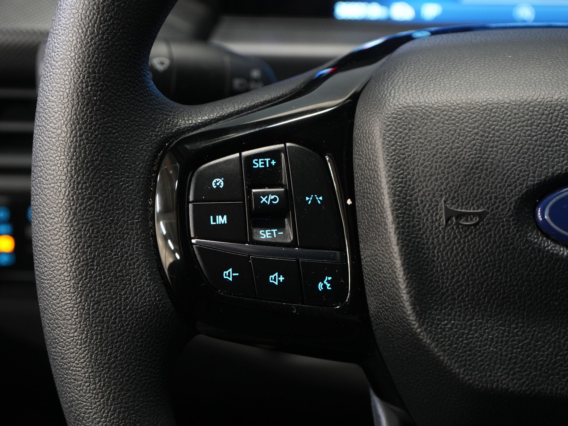 Ford Transit Custom Bestelbus 320 2.0 TDCI 135 pk L2 Trend LED/ 2.8t Trekverm./ Carplay/ Climate/ Cruise/ Camera/ PDC