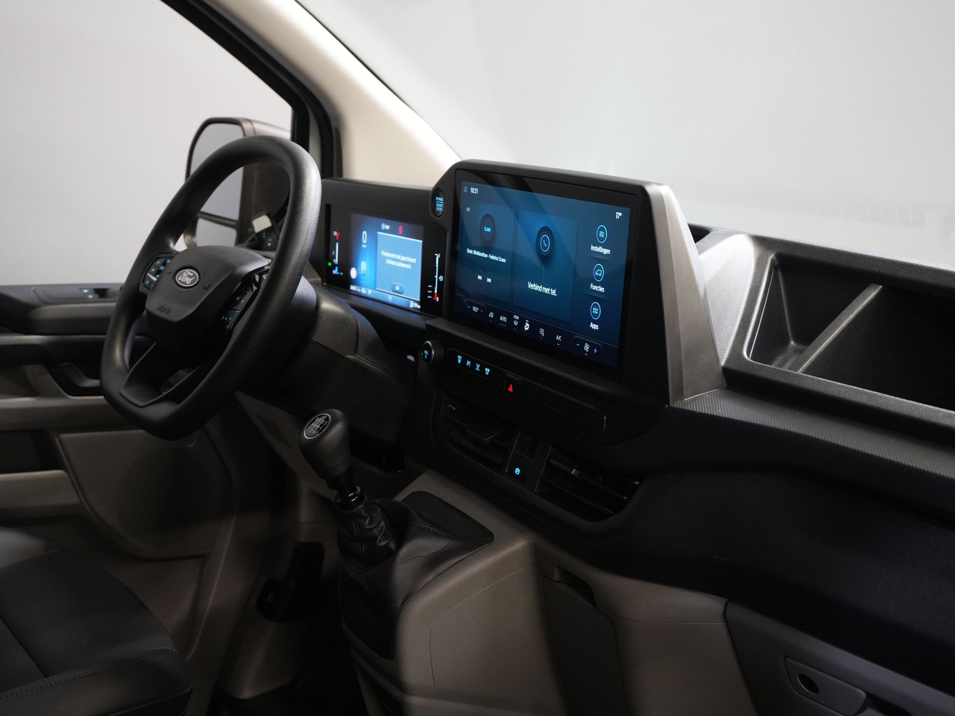 Ford Transit Custom Bestelbus 320 2.0 TDCI 135 pk L2 Trend LED/ 2.8t Trekverm./ Carplay/ Climate/ Cruise/ Camera/ PDC