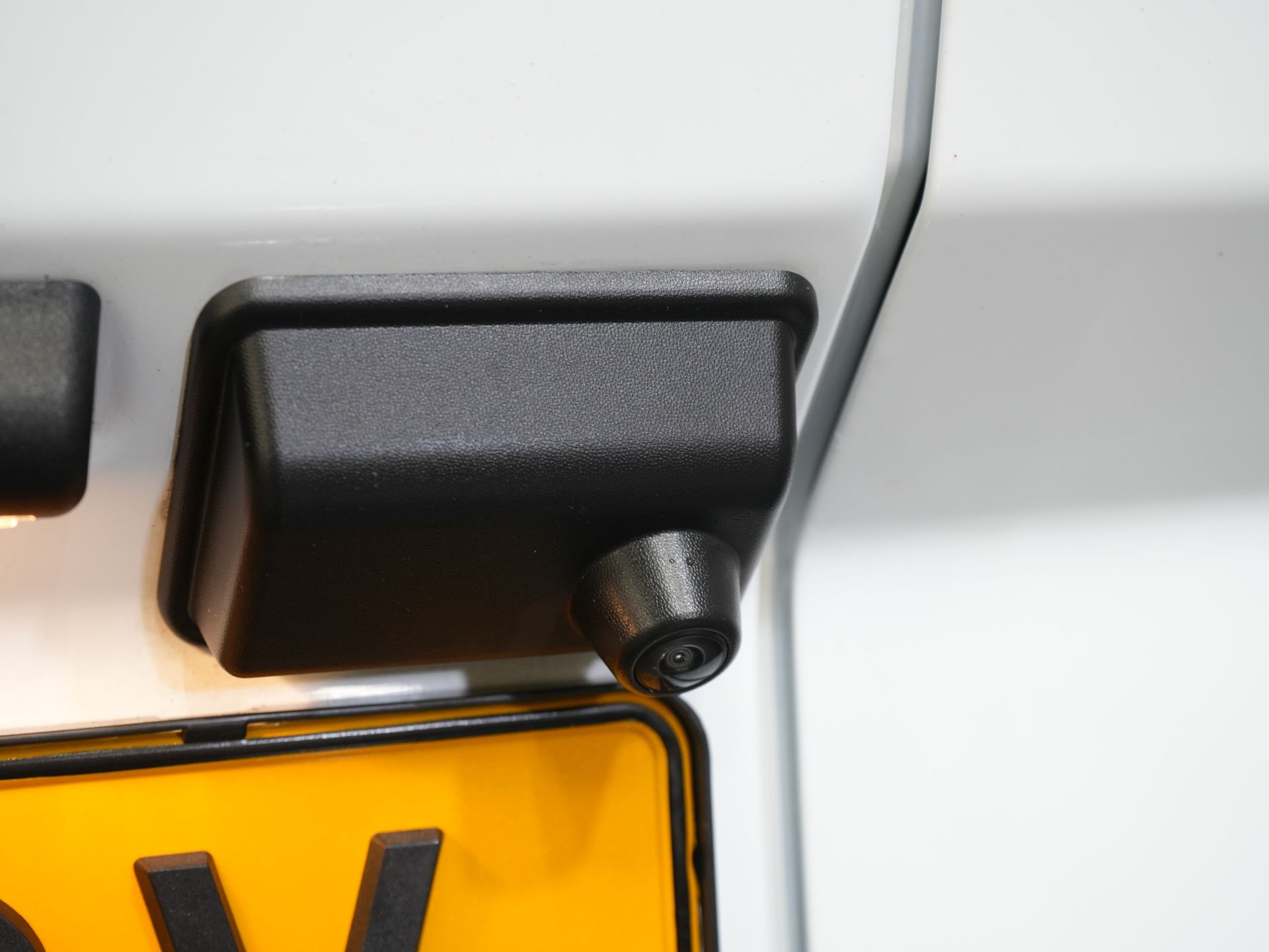 Ford Transit Custom Bestelbus 320 2.0 TDCI 135 pk L2 Trend LED/ 2.8t Trekverm./ Carplay/ Climate/ Cruise/ Camera/ PDC