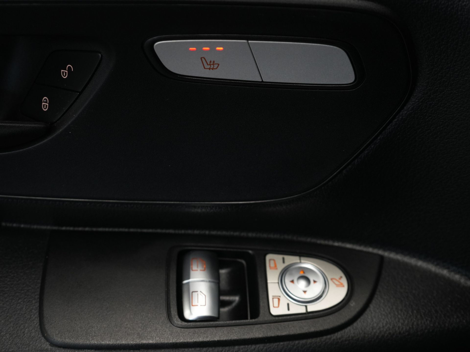 Mercedes-Benz Vito Van 119 CDI Aut. L2 EXPORT ONLY LED/ Stand heater/ Seat heating/ Navi/ PDC/ Camera/ Towing hook