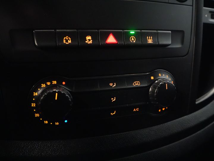 Mercedes-Benz Vito Van 119 CDI Aut. L2 EXPORT ONLY LED/ Stand heater/ Seat heating/ Navi/ PDC/ Camera/ Towing hook