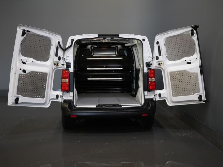 Opel Vivaro Bestelbus 2.0 HDi 145 pk Aut. L2 Dealer Onderhouden/ 2.3t Trekverm./ Stoelverw./ Carplay/ Camera/ PDC/ LMV/ Cruise/ Airco