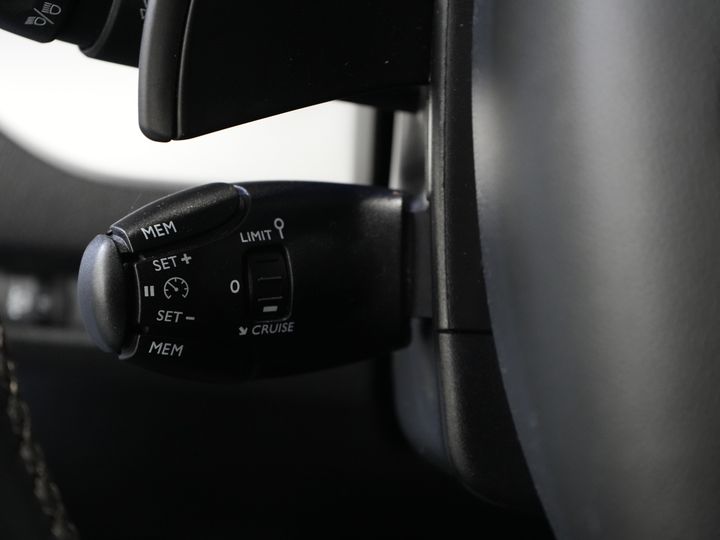 Opel Vivaro Bestelbus 2.0 HDi 145 pk Aut. L2 Dealer Onderhouden/ 2.3t Trekverm./ Stoelverw./ Carplay/ Camera/ PDC/ LMV/ Cruise/ Airco